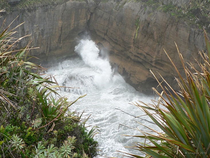 11.3- La houle se fracasse sur les Pancake rocks.JPG